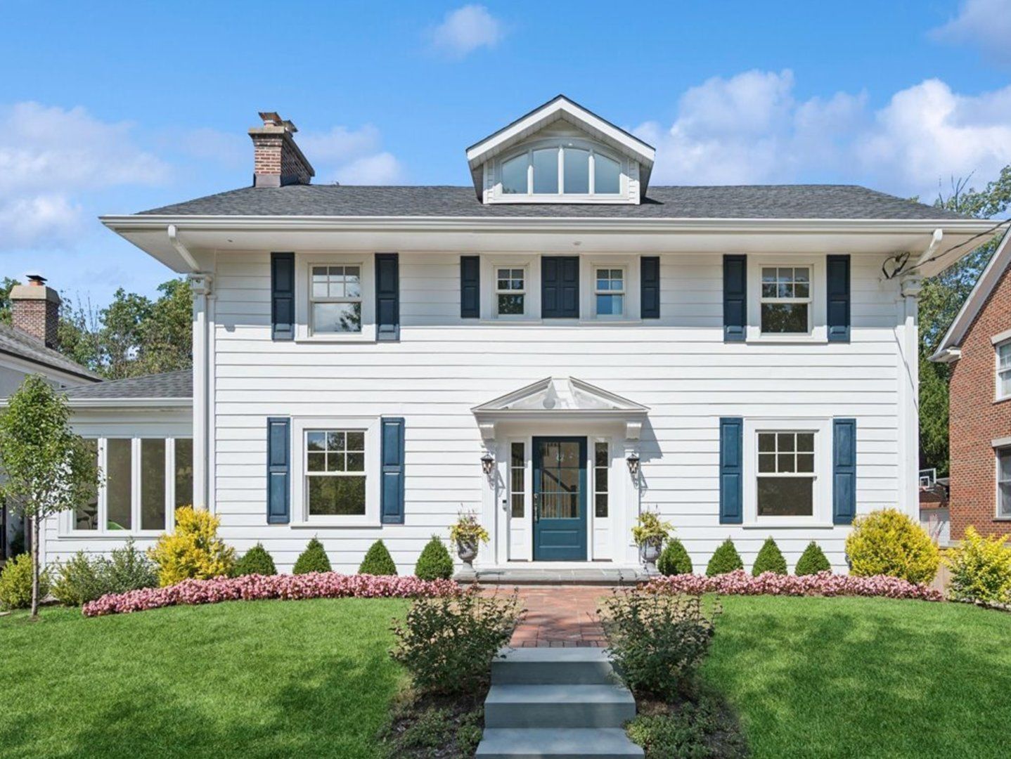 1423 Asbury Avenue — Winnetka, IL 60093