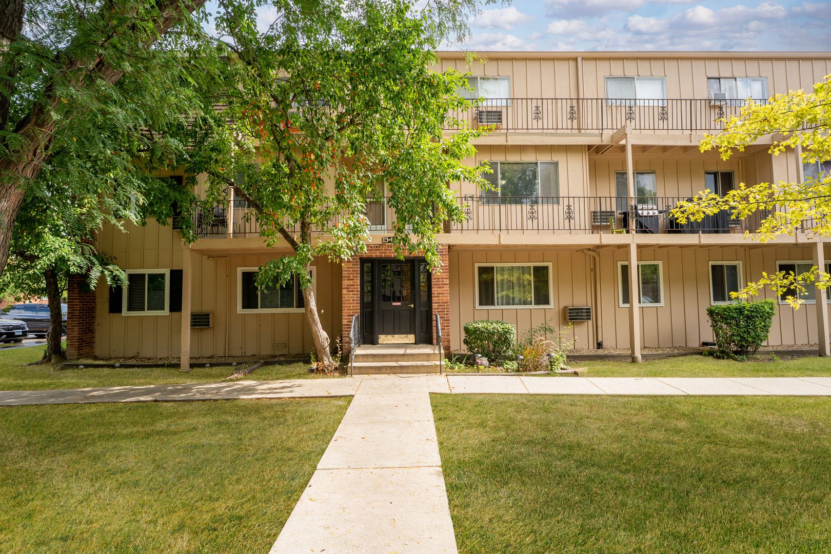 2504 Algonquin Road #14 — Rolling Meadows, IL 60008