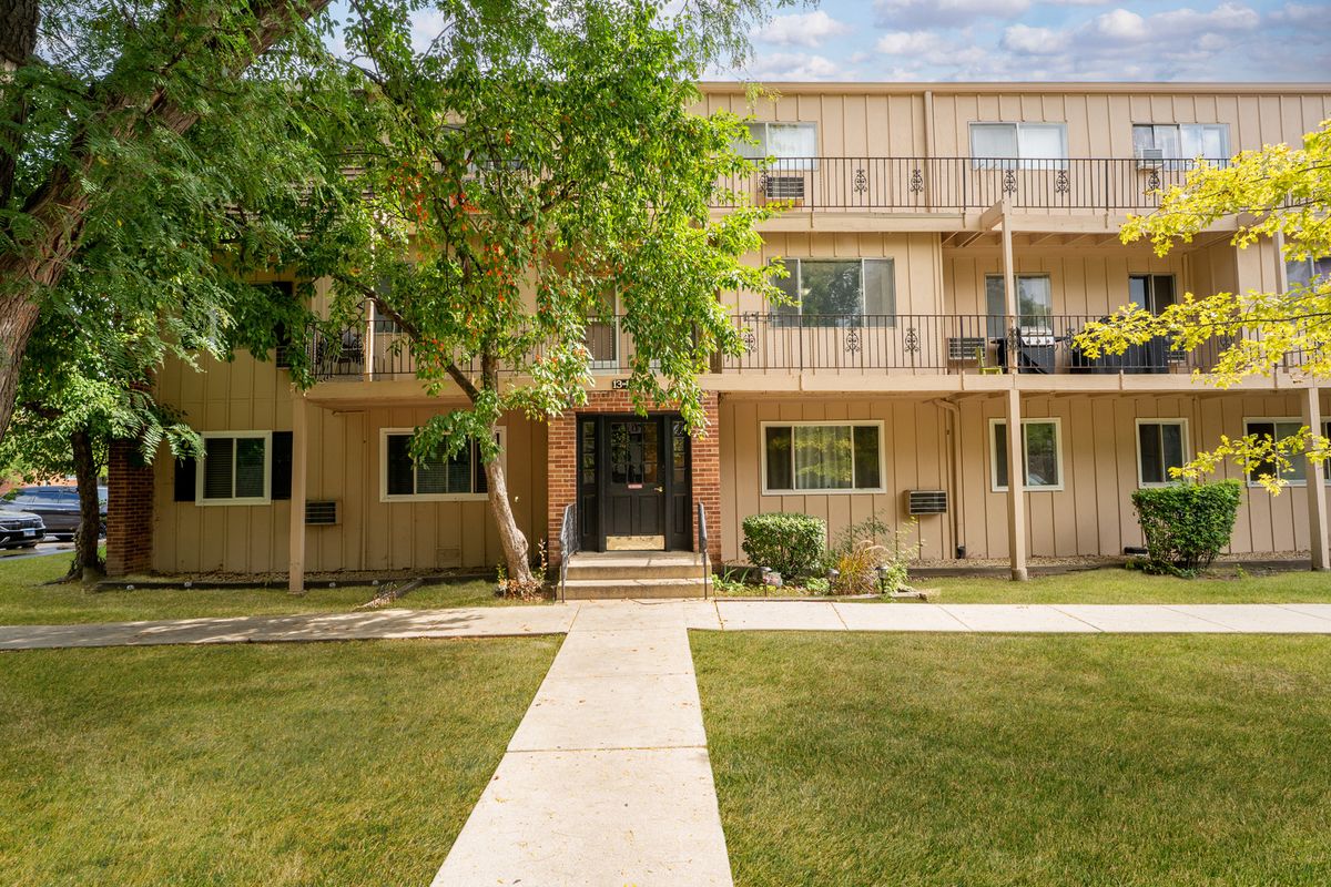 2504 Algonquin Road, Rolling Meadows, IL 60008