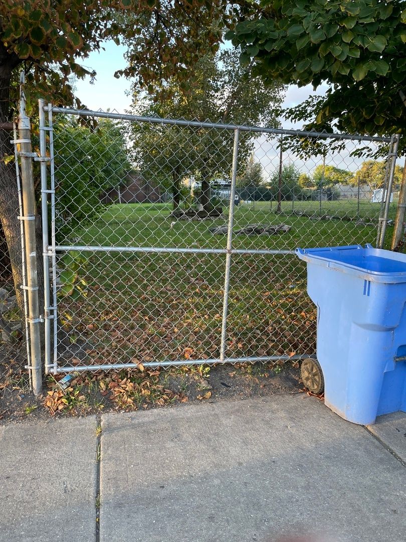 2425 Roosevelt Road, Chicago, IL 60608