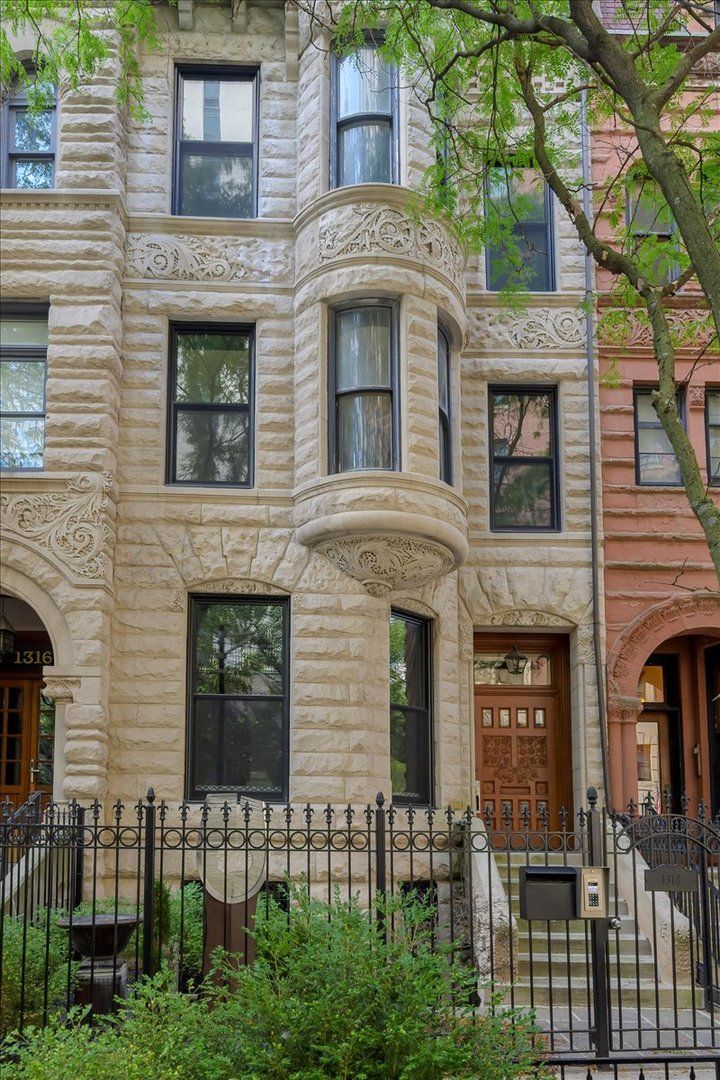 1318 ASTOR Street, Chicago, IL 60610