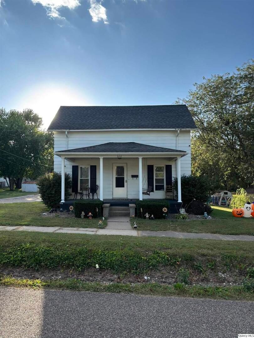 212 First, Carthage, IL 62321