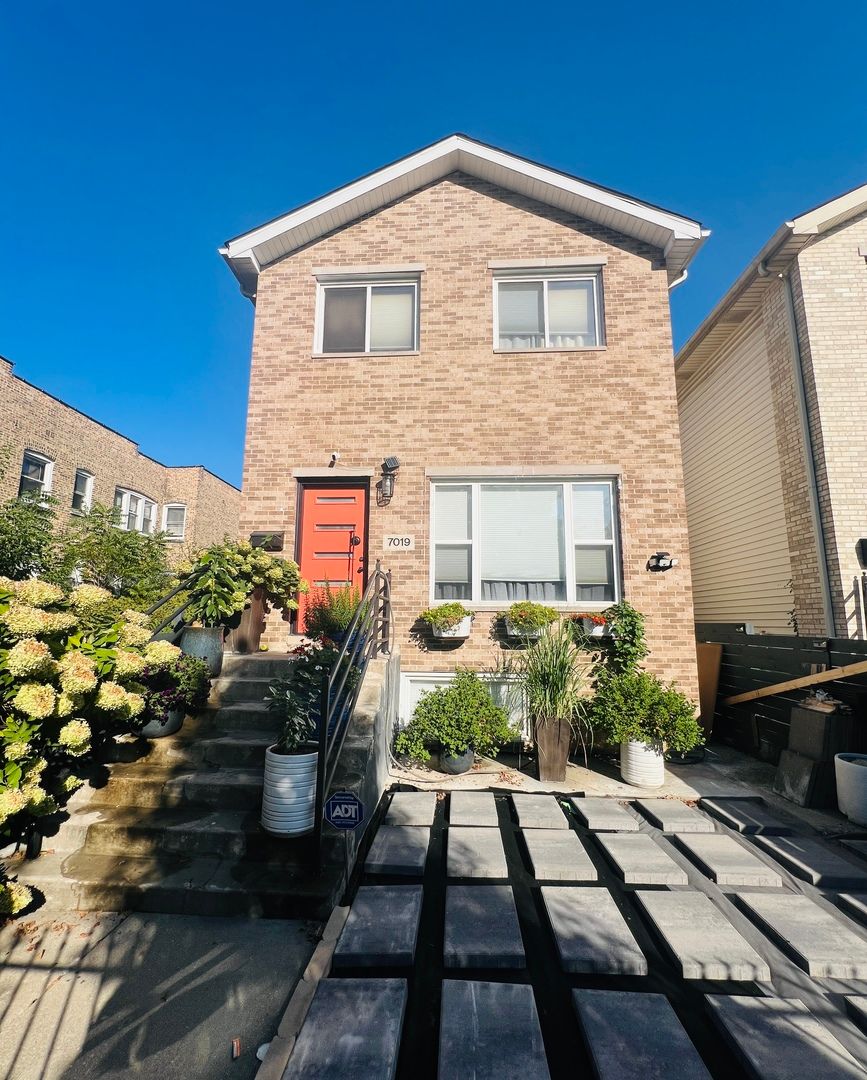 7019 S Union Street — Chicago, IL 60621