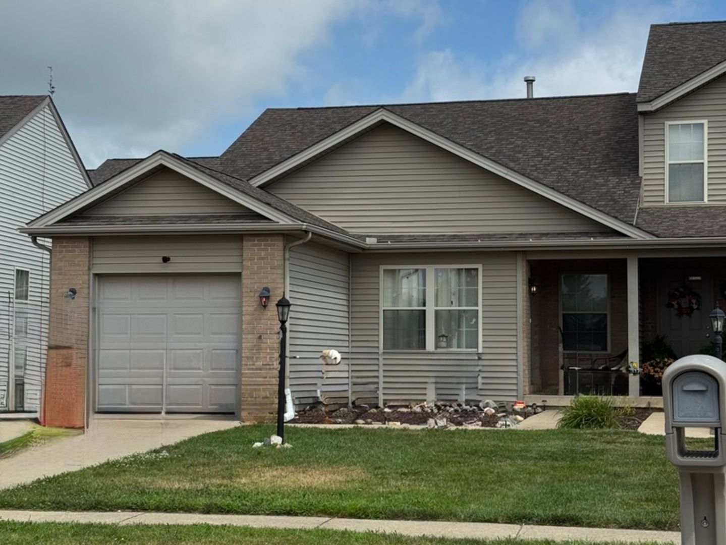 3836 Balmoral Drive #3836 — Champaign, IL 61822