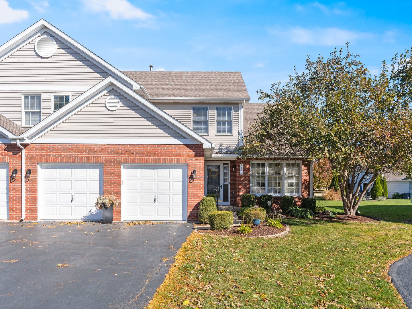 3419 Lake Side Circle — Joliet, IL 60431