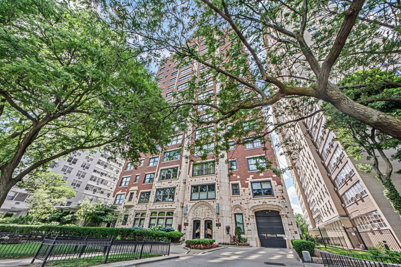 3920 N Lake Shore Drive #3S — Chicago, IL 60613