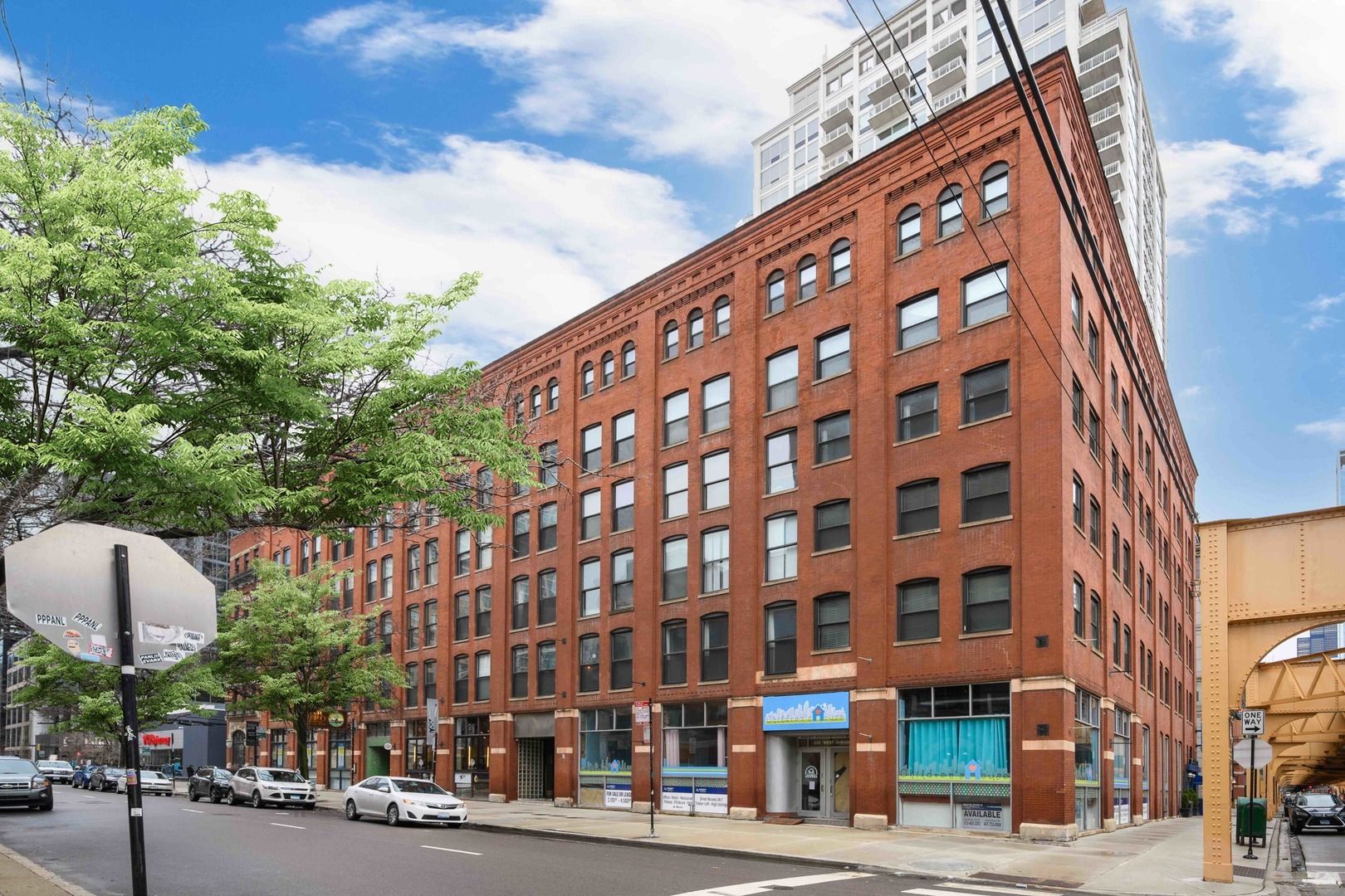 225 W Huron Street #403 — Chicago, IL 60654