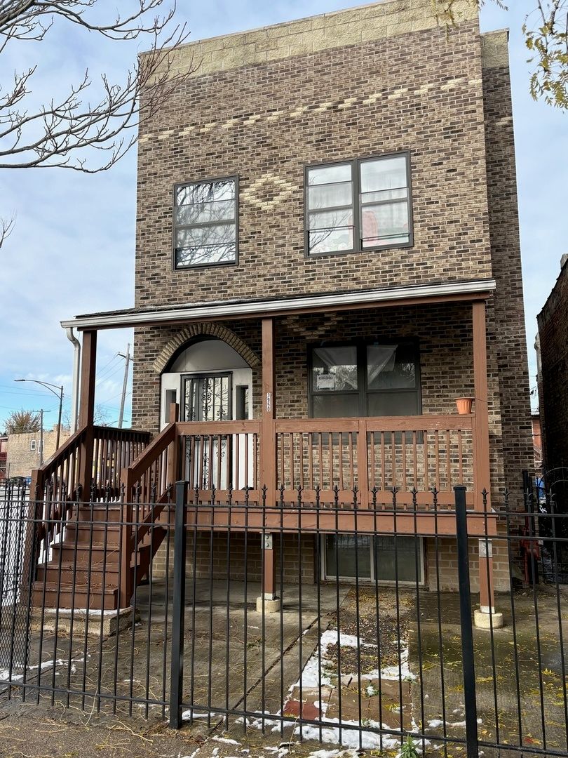 3950 W Polk Street — Chicago, IL 60624