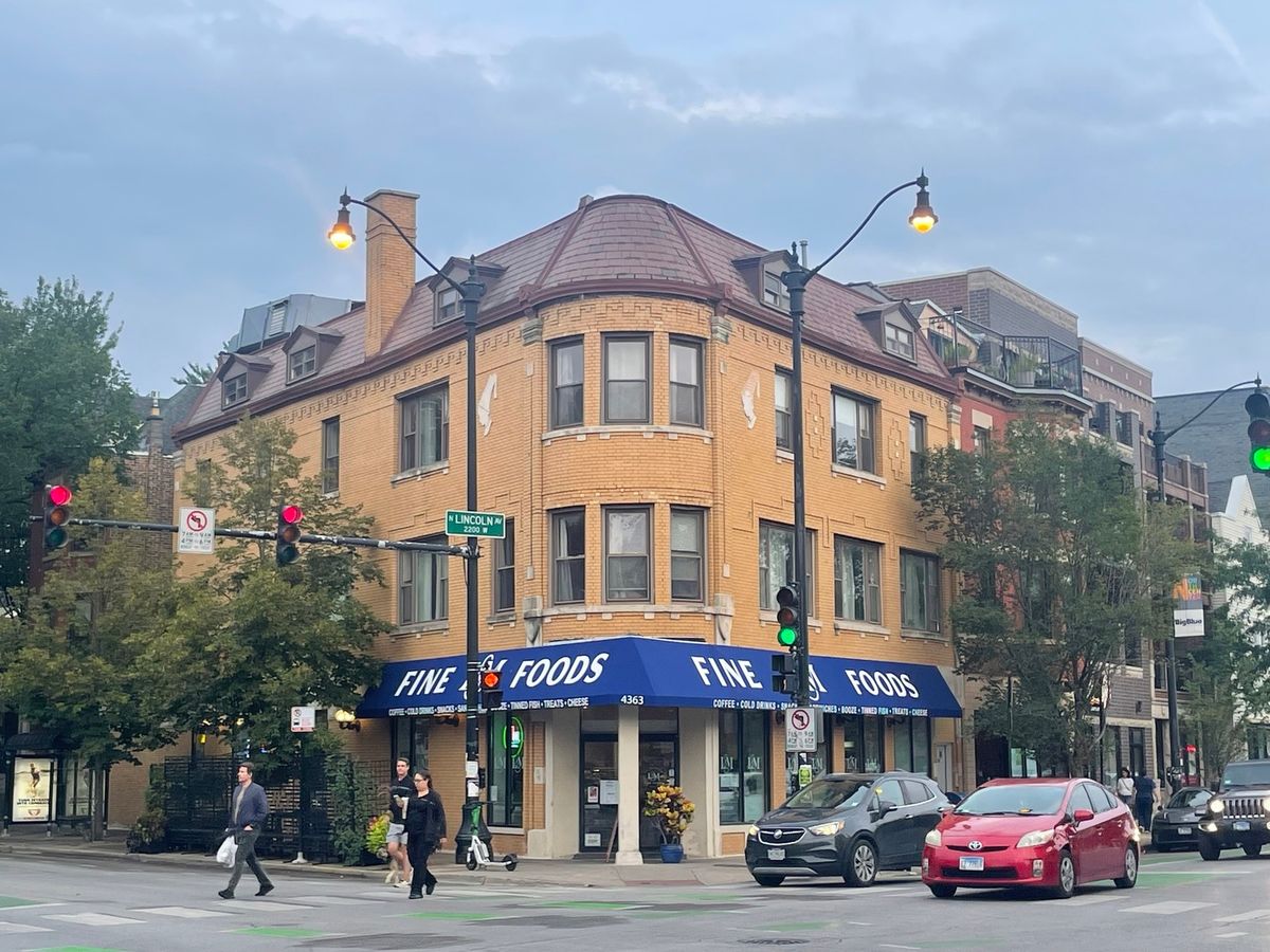 4363 Lincoln Avenue, Chicago, IL 60618