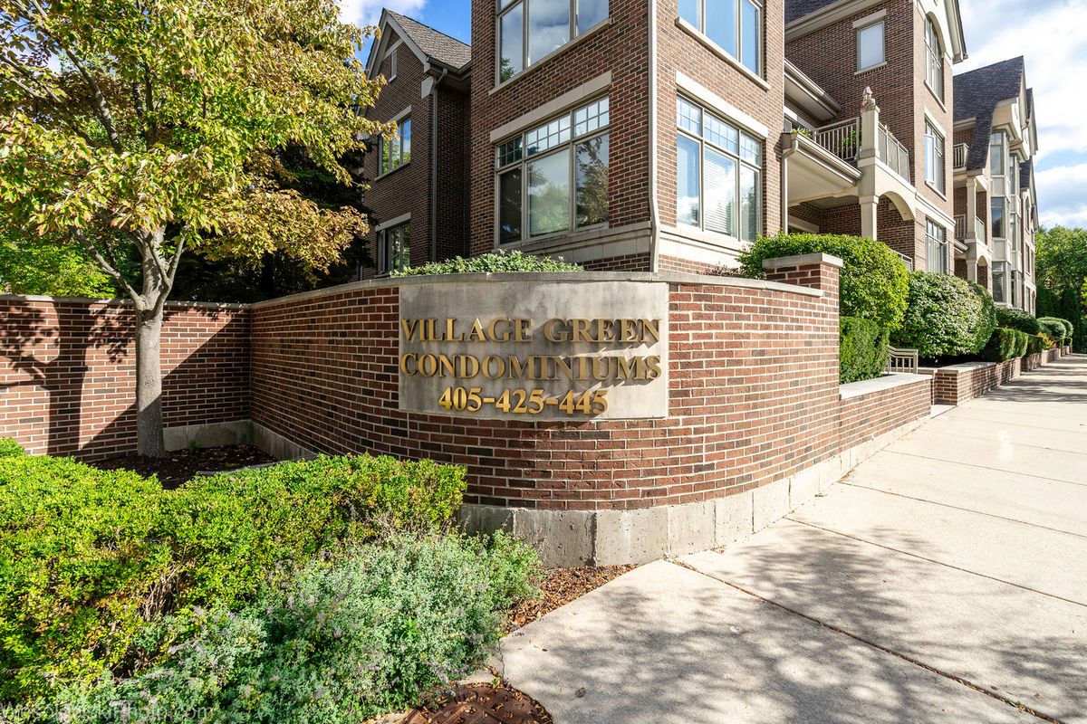 445 Village Green Court, Lincolnshire, IL 60069