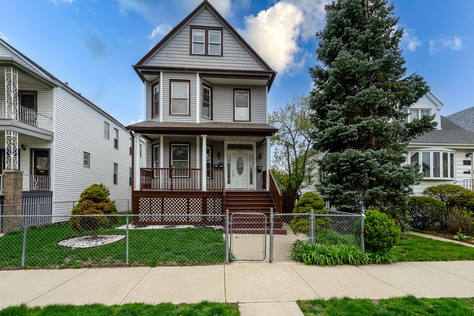 4326 N Avers Avenue #2 — Chicago, IL 60618
