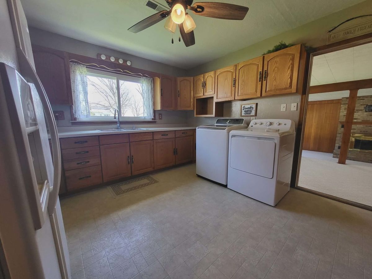 405 S Grove Street, Colfax, IL 61728