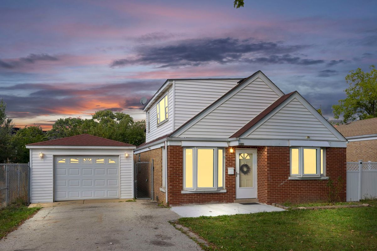 9858 Montrose Avenue, Schiller Park, IL 60176