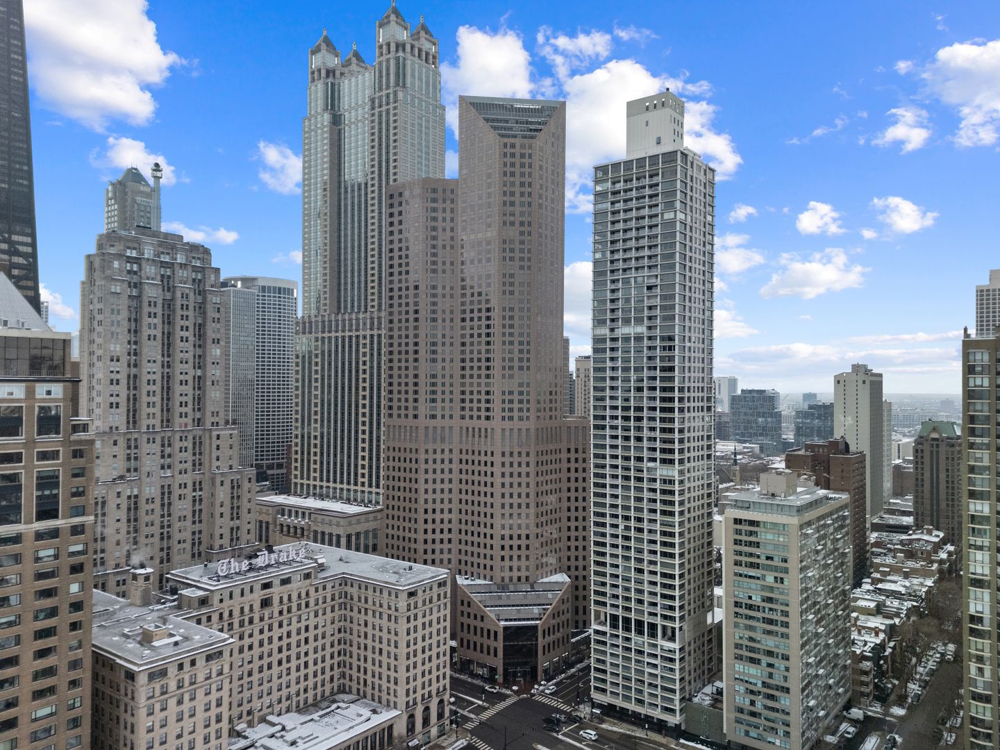 950 N Michigan Avenue #3704 — Chicago, IL 60611