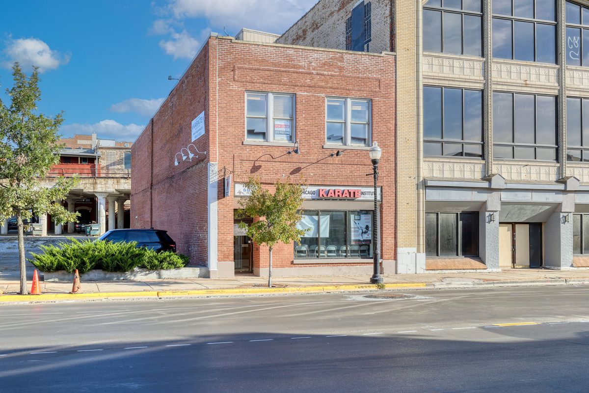 60 Broadway Avenue, Aurora, IL 60505