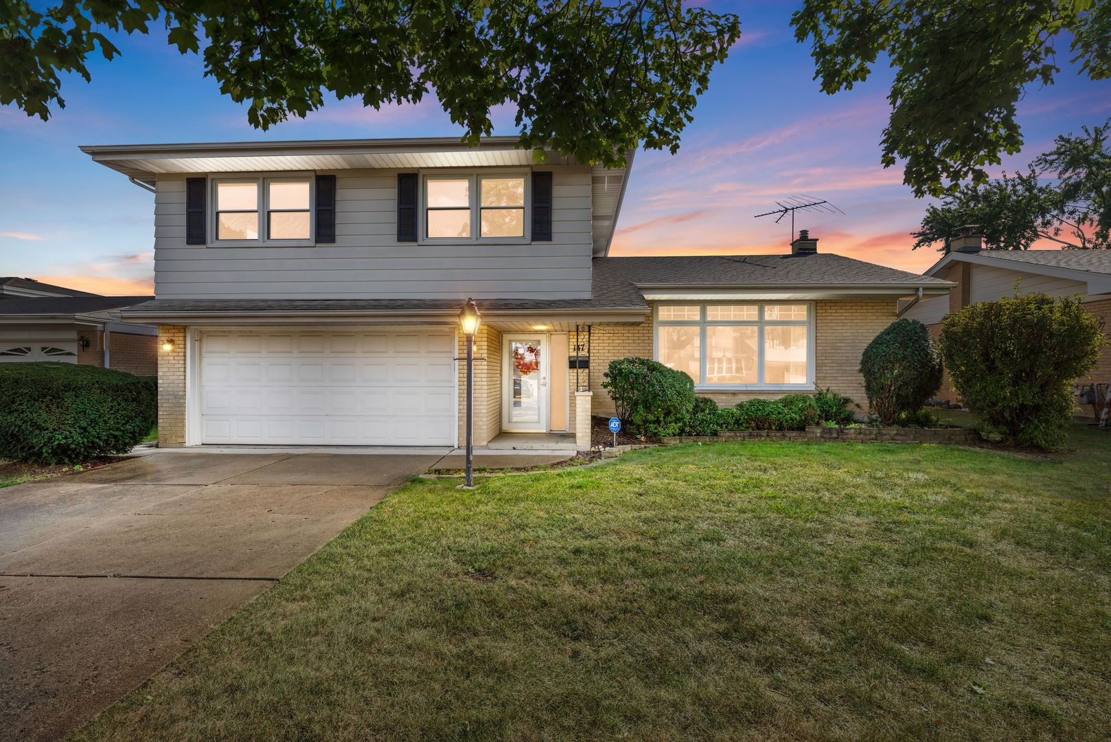 147 Lance Drive — Des Plaines, IL 60016