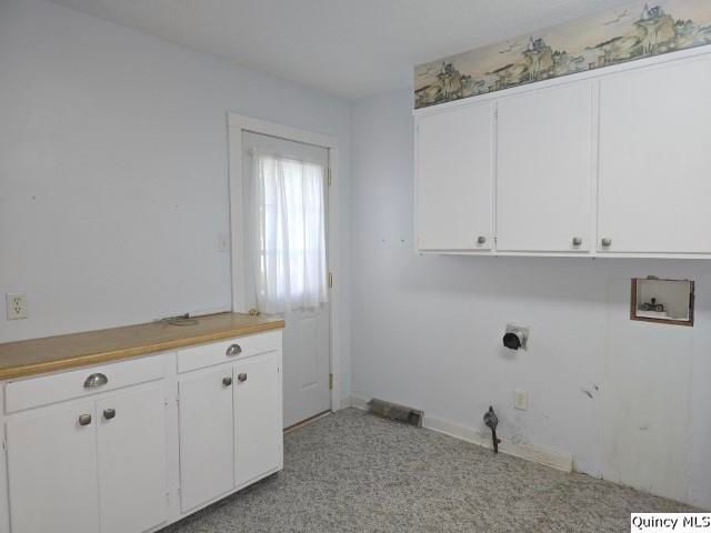 405 E Main, Laharp(*), IL 61450