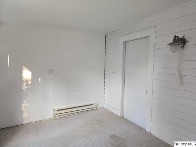 405 E Main, Laharp(*), IL 61450