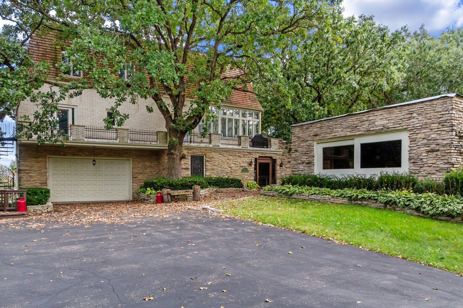 7830 N Pillow Hill Road — Spring Grove, IL 60081