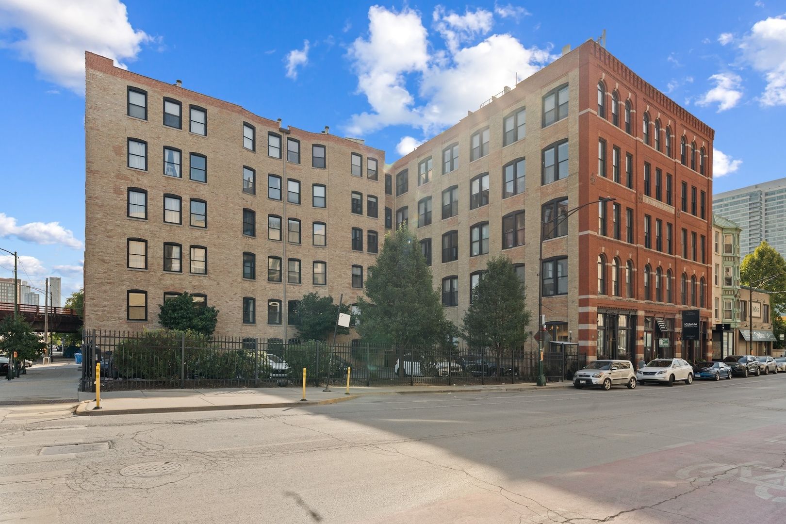 525 N Halsted Street #215 — Chicago, IL 60642