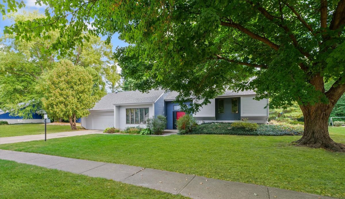 1914 Woodfield Road, Champaign, IL 61822