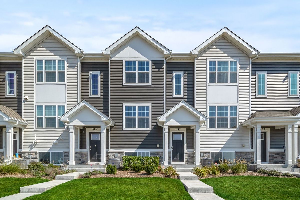 1127 Briar Glen Court, Hampshire, IL 60140