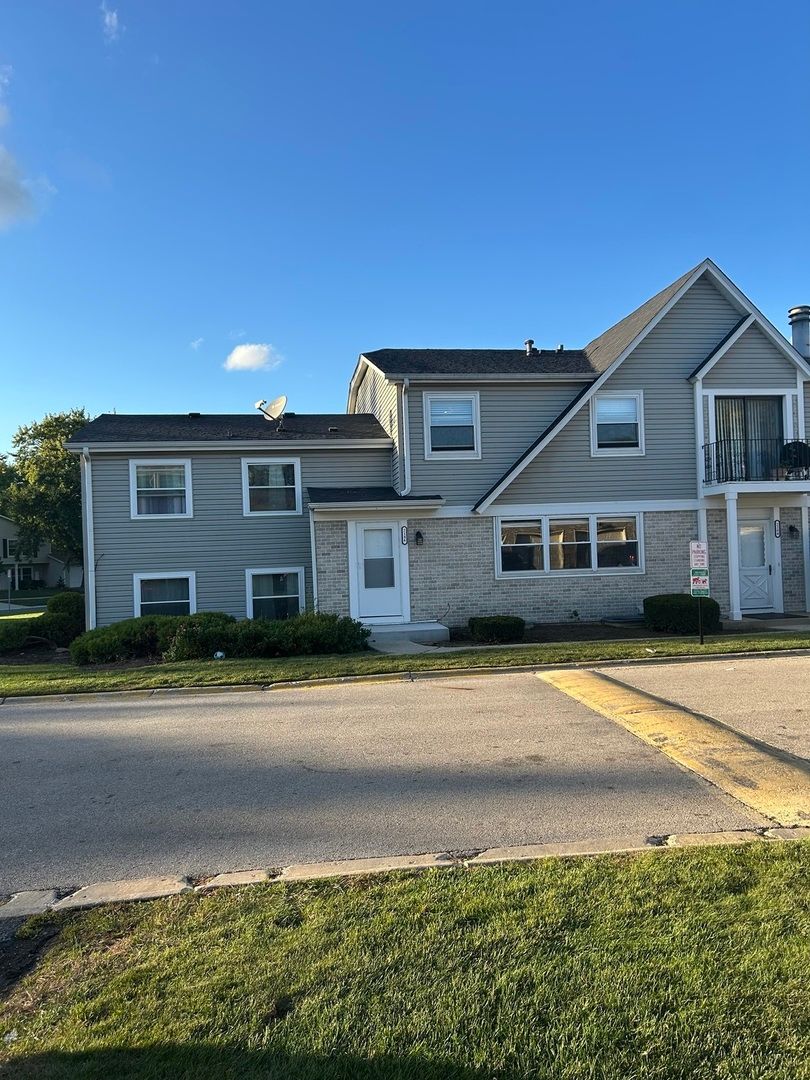 2186 Oakbrook Circle, Palatine, IL 60074