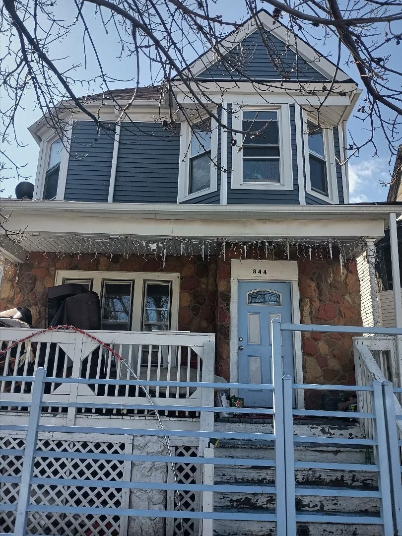 844 Laramie Avenue — Chicago, IL 60651