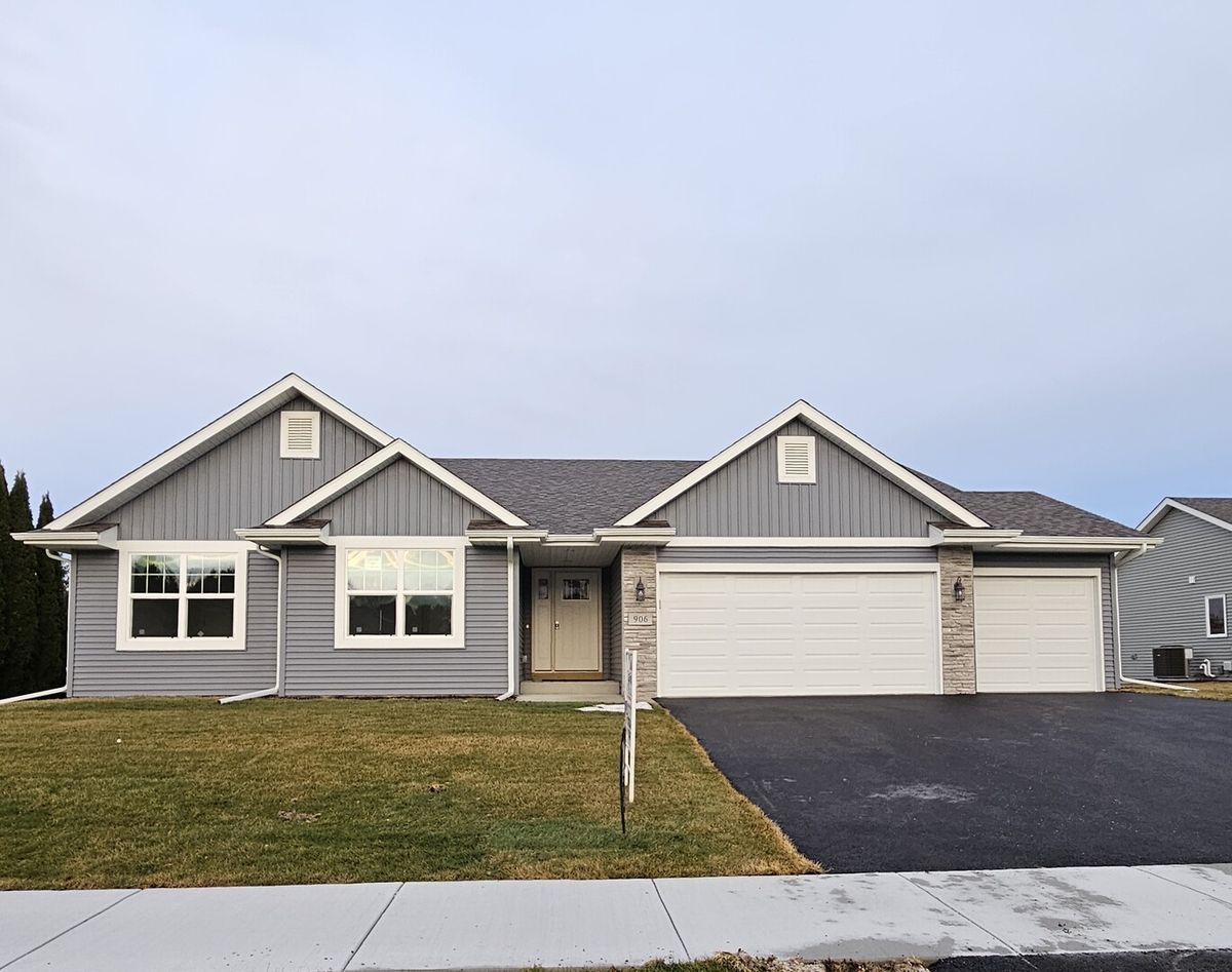 906 Stuyvesant Drive, Loves Park, IL 61111