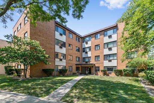 6826 N Ridge Boulevard #202 — Chicago, IL 60645