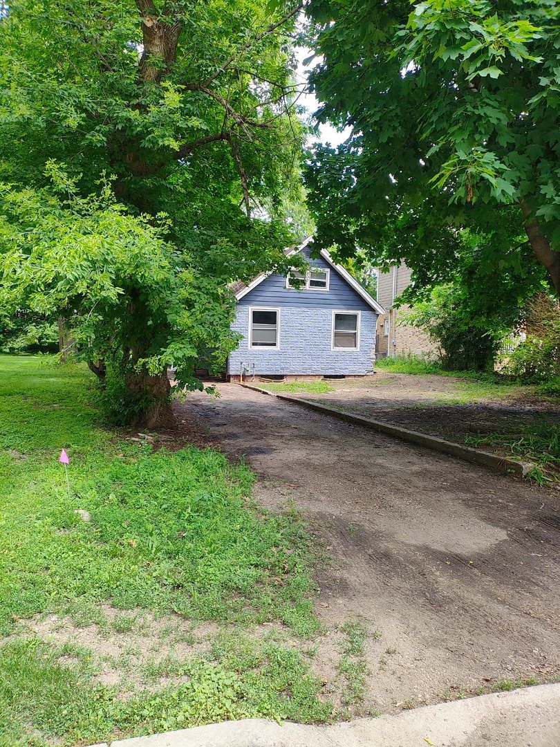 204 W Ellis Avenue — Libertyville, IL 60048