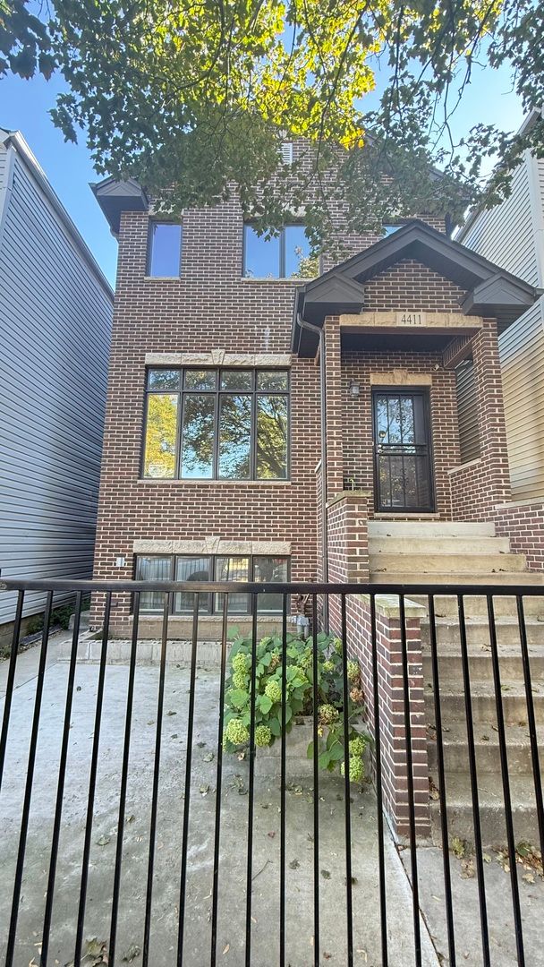 4411 Wallace Street, Chicago, IL 60609