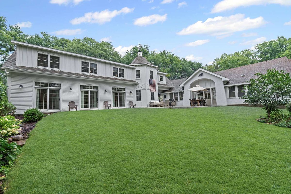 204 Country Commons Road, Trout Valley, IL 60013