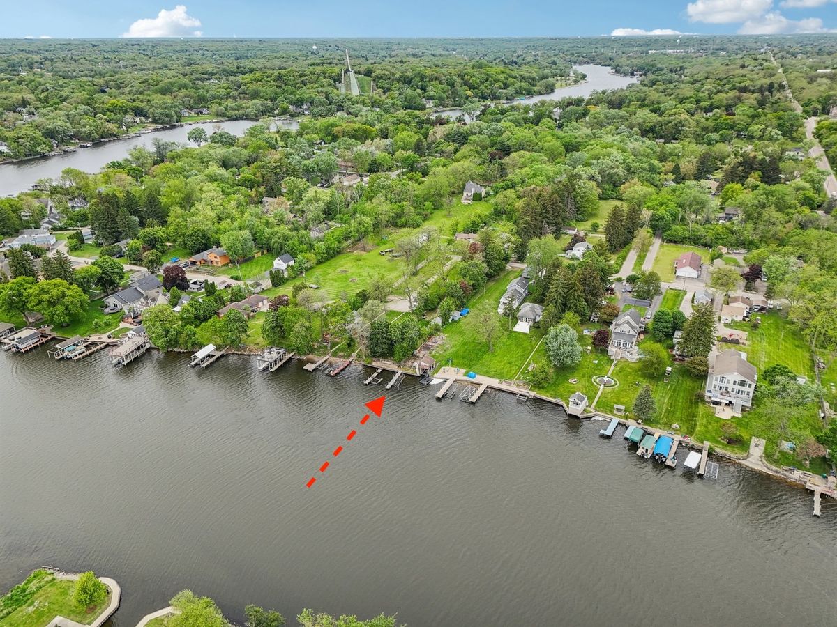 28876 Pioneer Grove Road, Cary, IL 60013