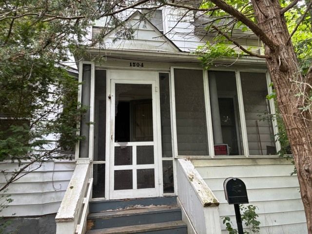 1504 W Glen Flora Avenue — Waukegan, IL 60085