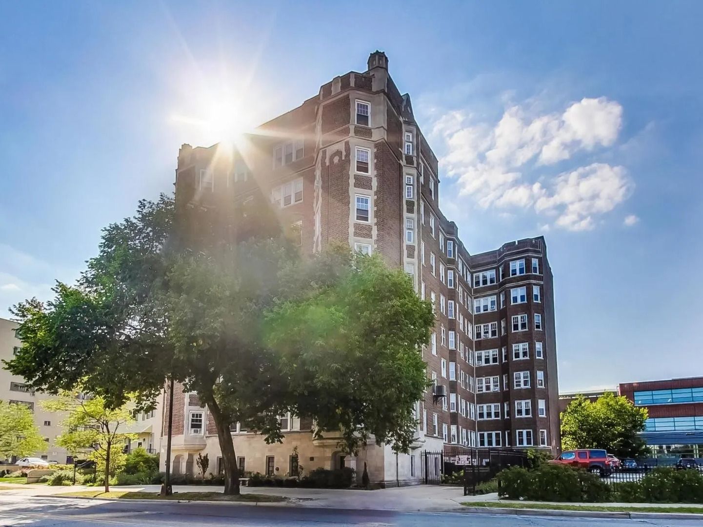 6336 N Sheridan Road #5B — Chicago, IL 60660