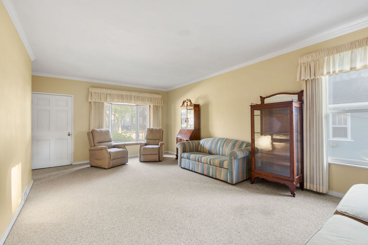 239 Sheridan Avenue, Highwood, IL 60040