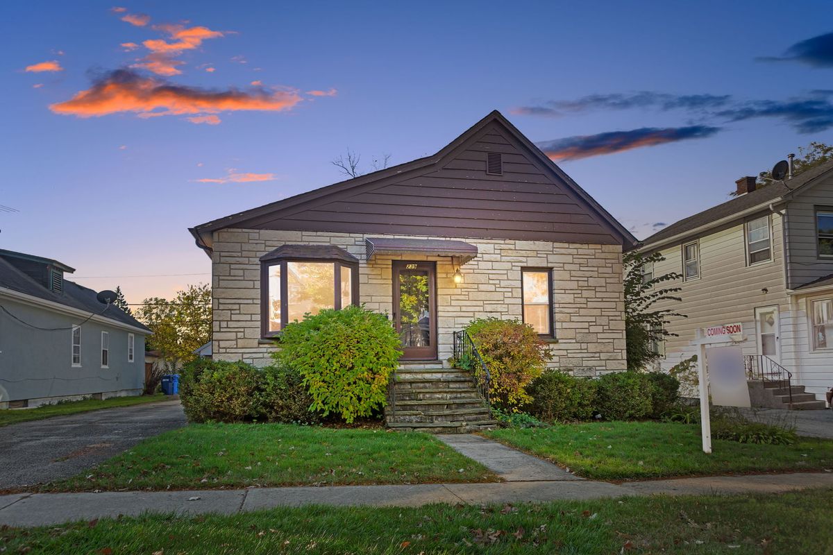239 Sheridan Avenue, Highwood, IL 60040