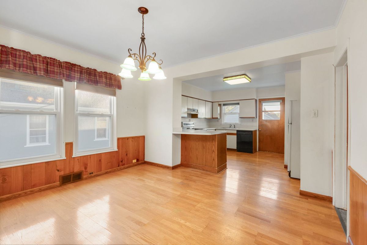 239 Sheridan Avenue, Highwood, IL 60040