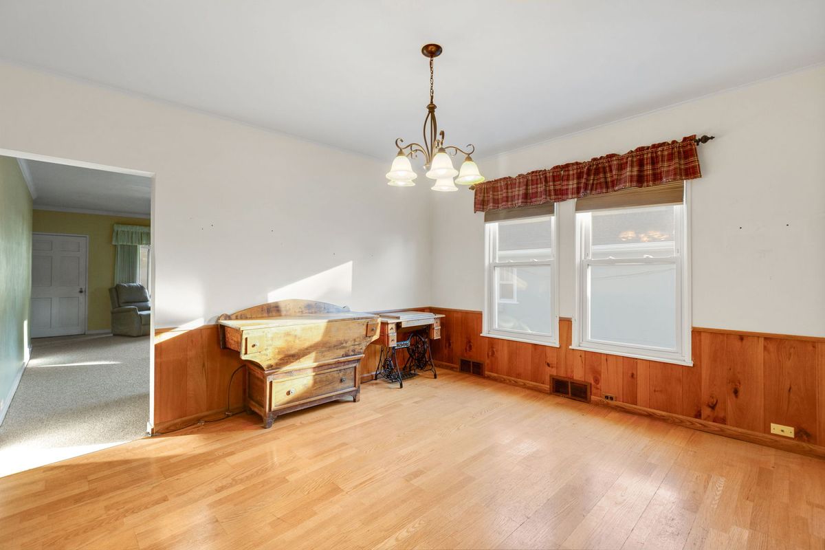 239 Sheridan Avenue, Highwood, IL 60040