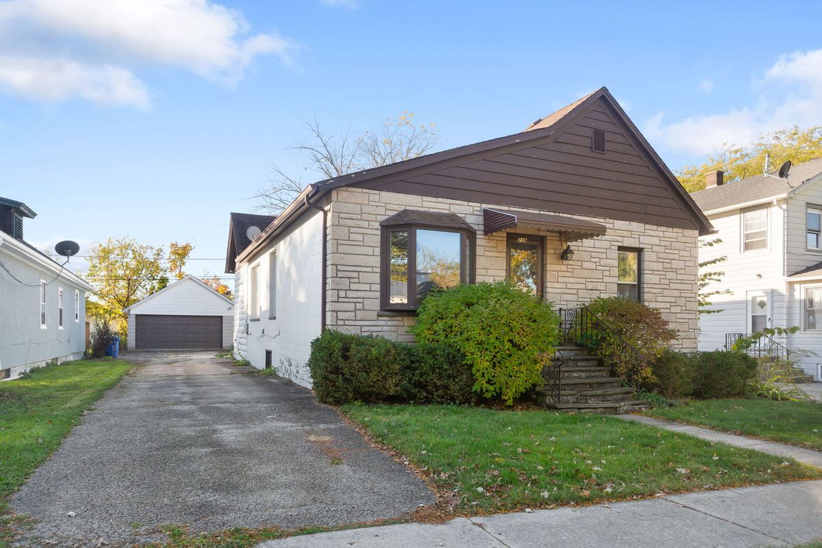 239 Sheridan Avenue, Highwood, IL 60040