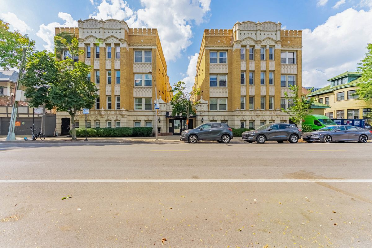 4240 Clarendon Avenue, Chicago, IL 60613