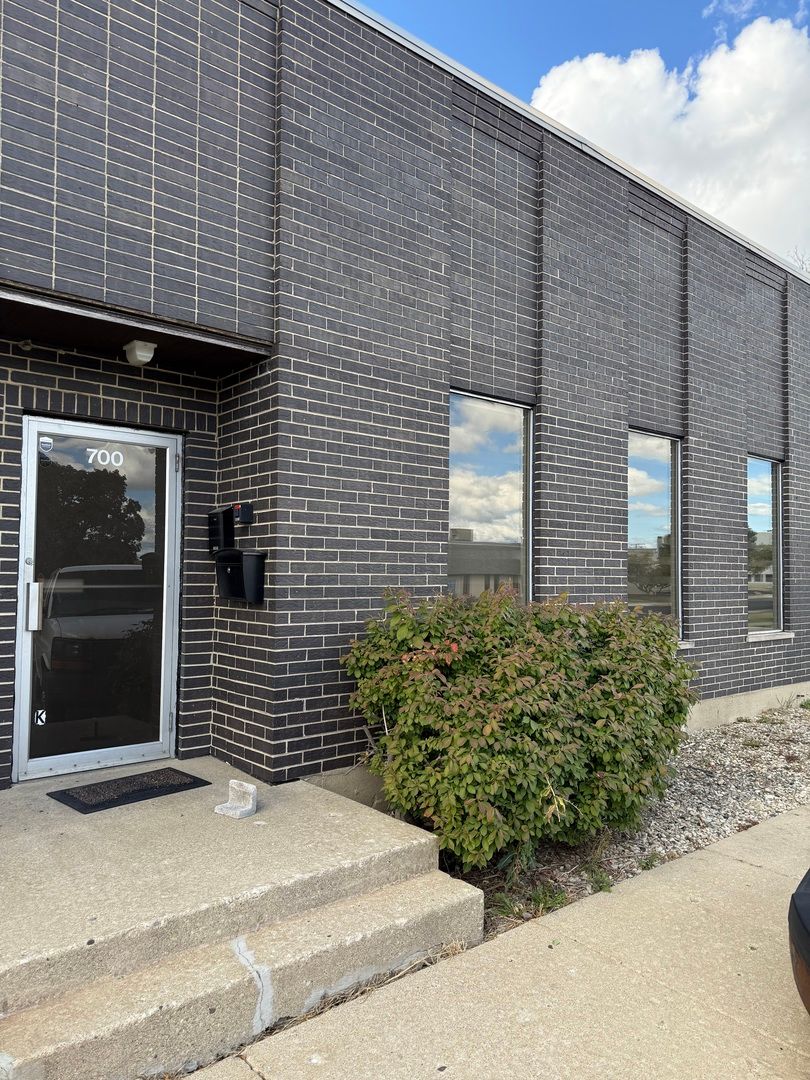 700 BONNIE Lane — Elk Grove Village, IL 60007