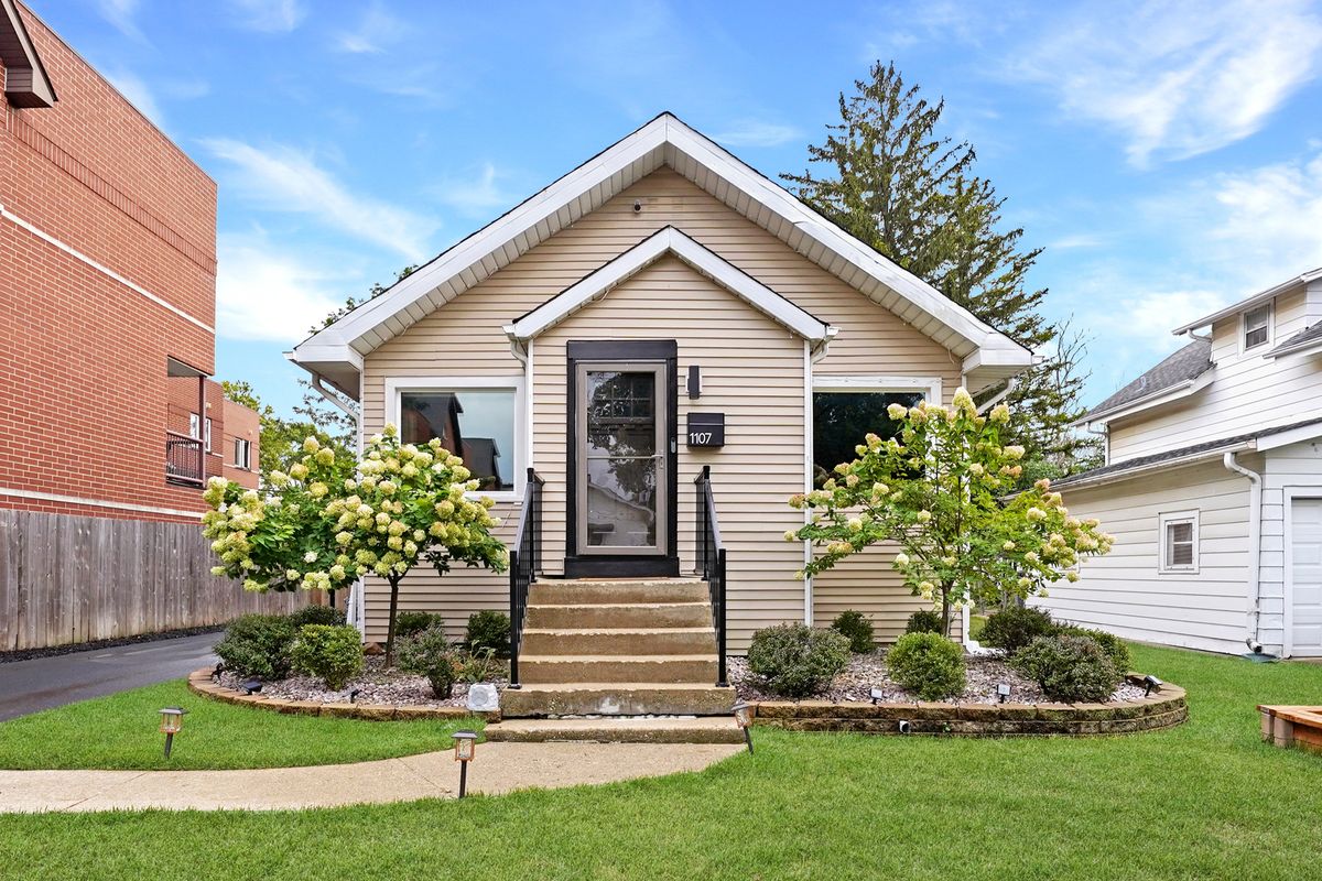 1107 Prairie Avenue, Des Plaines, IL 60016