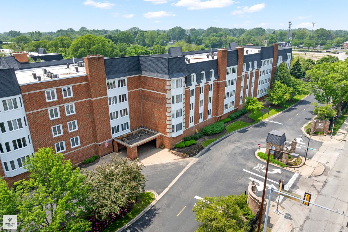 50 LAKE Boulevard, Buffalo Grove, IL 60089