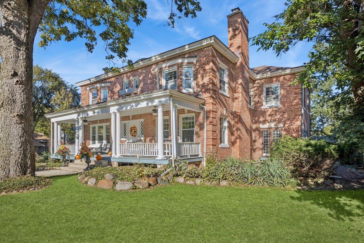 176 Riverside Road, Riverside, IL 60546