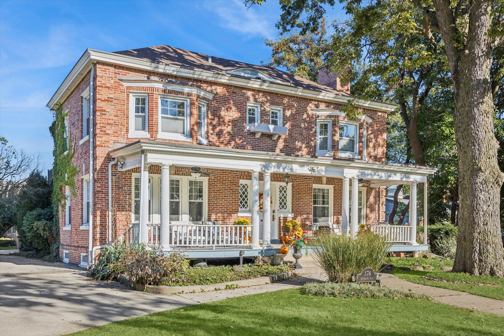176 Riverside Road — Riverside, IL 60546