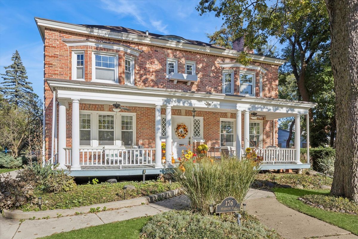 176 Riverside Road, Riverside, IL 60546