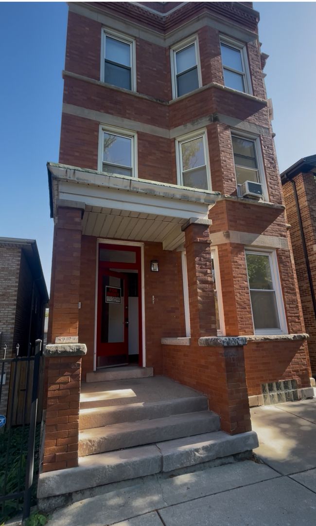 3121 May Street, Chicago, IL 60608