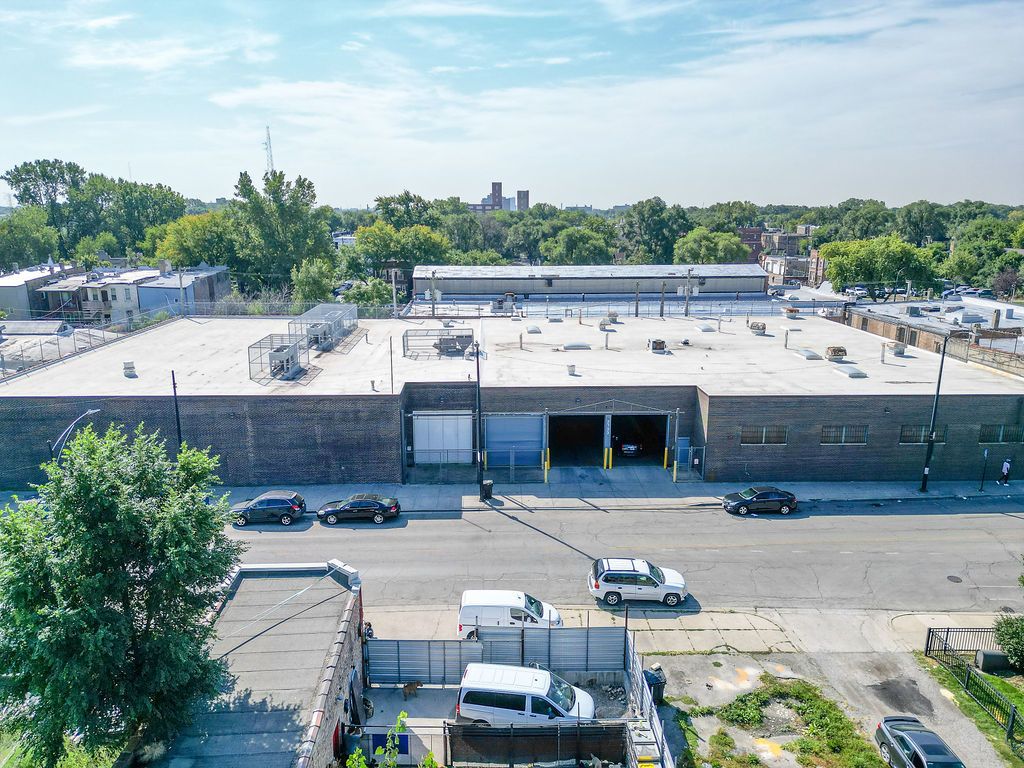 2733 W Harrison Street — Chicago, IL 60612